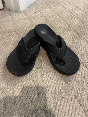 Reef Black Men's Cushioned Thong Sandals